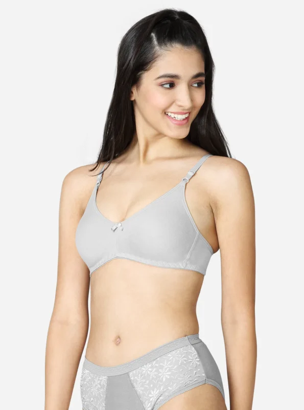 Double layered seamless medium coverage bra Grey