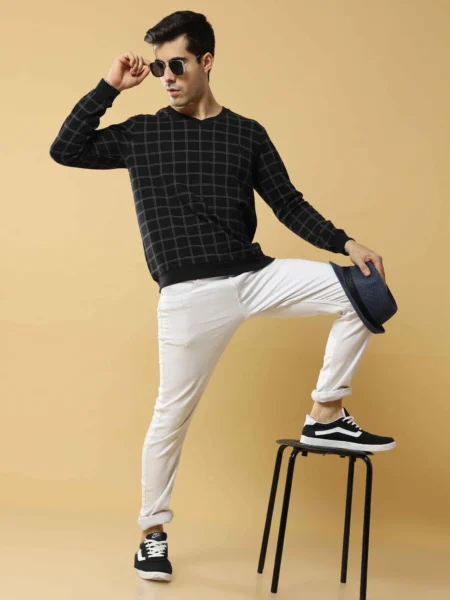 Black Checked V-NECK SWEATSHIRT